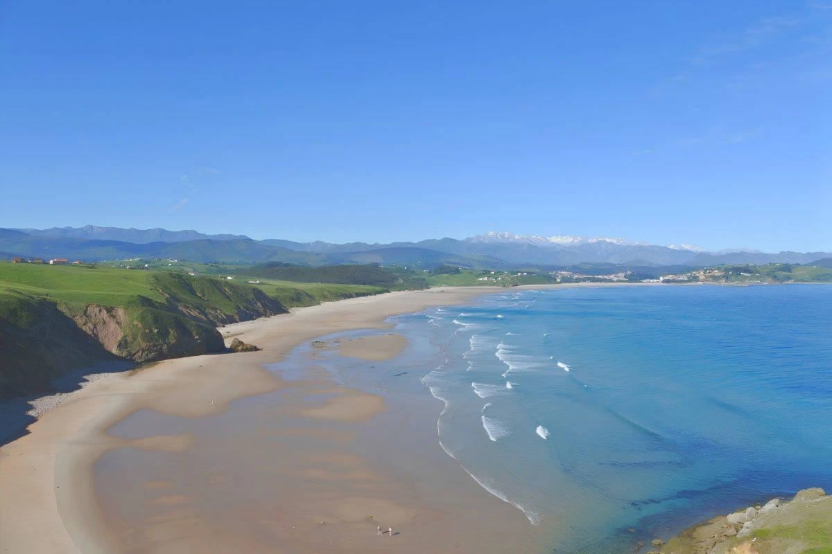Playas de San Vicente de la Barquera en Cantabria