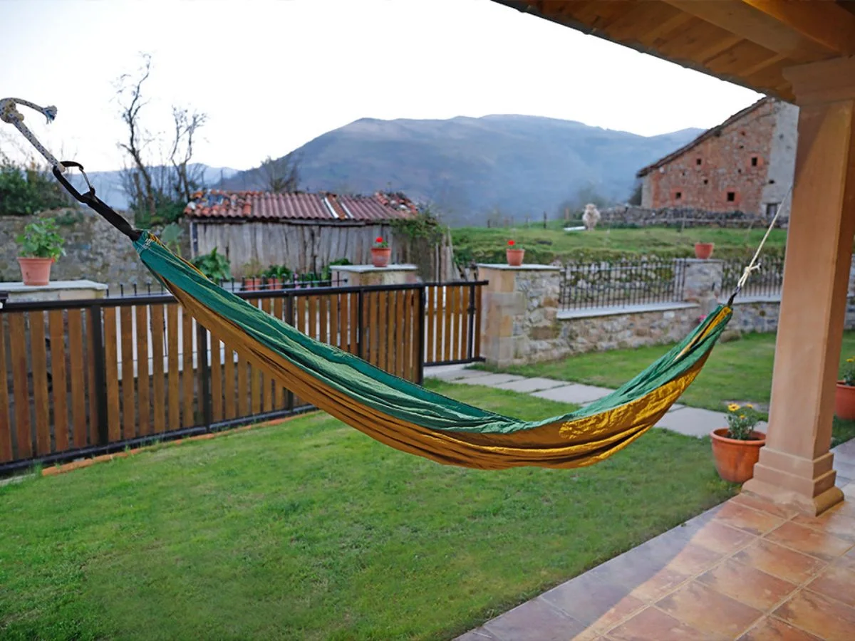 Jardín en familia, casa rural en Cantabria ideal para niños